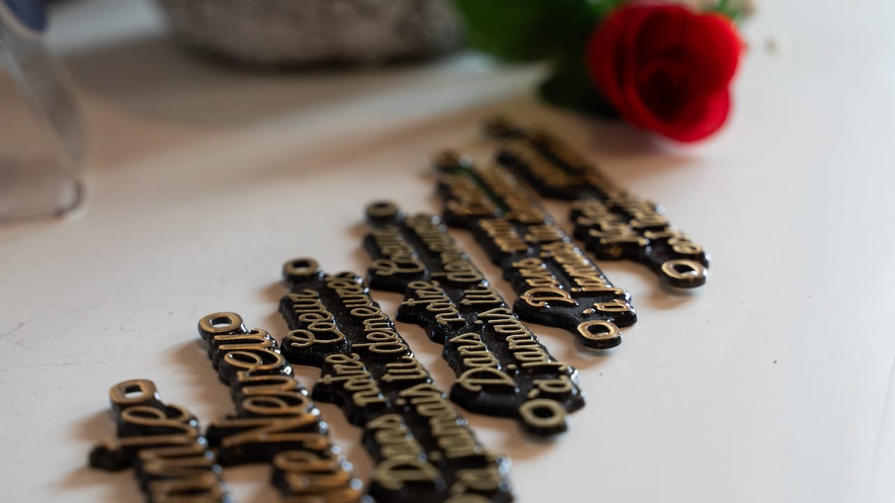 Rendez hommage à vos proches avec une plaque funéraire personnalisée. Découvrez nos conseils et options de personnalisation pour créer un témoignage unique et durable, avec l'accompagnement des Pompes Funèbres Gimenez à Toulouse.