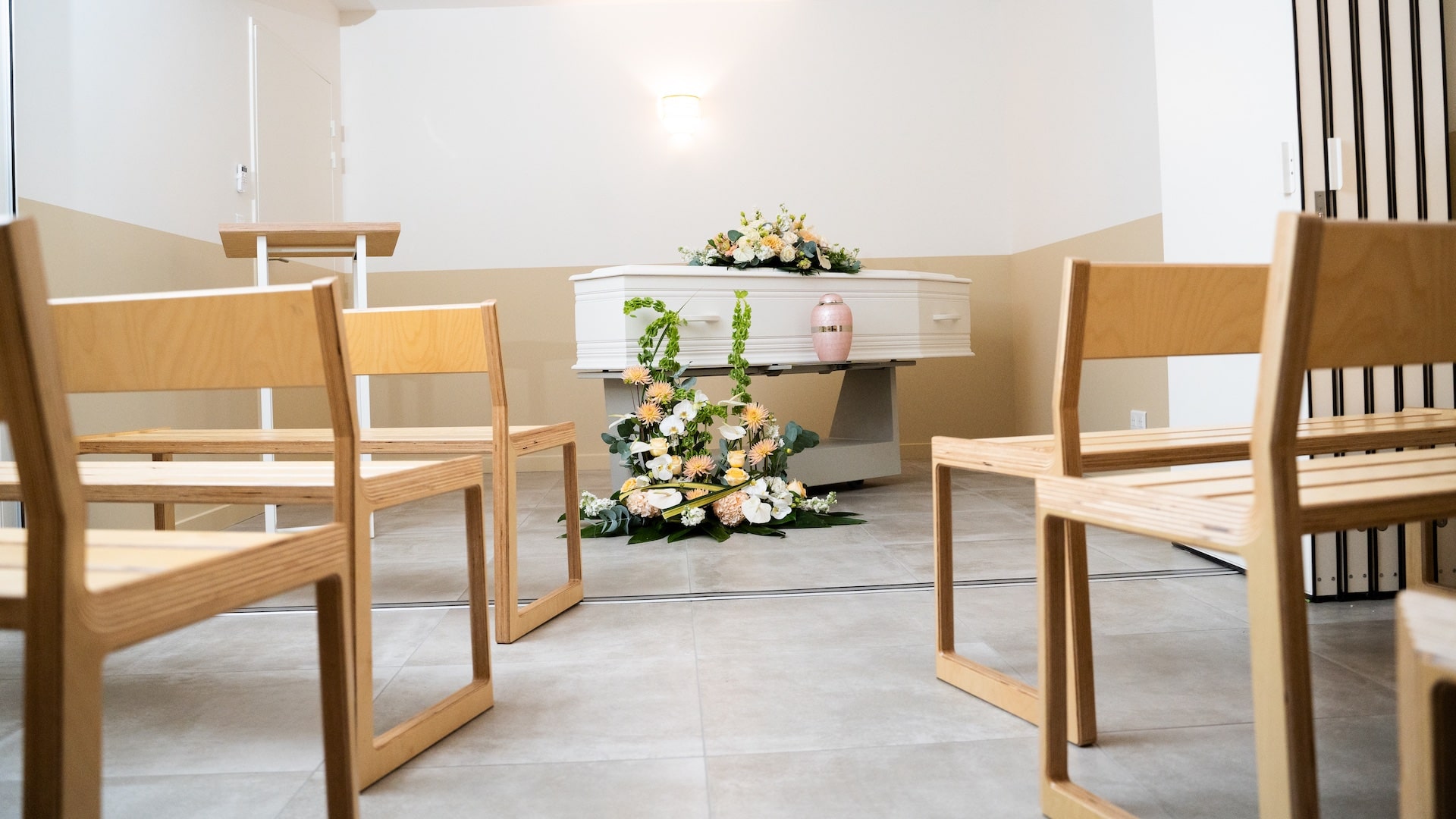 Découvrez les étapes essentielles de la crémation, le rôle d’un crématorium et les services offerts aux familles pour un hommage respectueux et personnalisé.