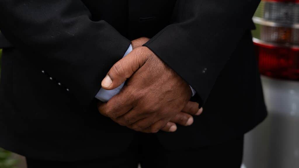 La mise en bière est une étape clé des funérailles. Découvrez son déroulement, les obligations légales et l’accompagnement bienveillant des Pompes Funèbres Gimenez